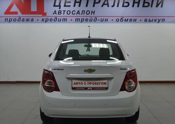 Chevrolet Aveo Вид 4